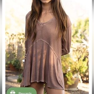 POL  COCOA LIGHT WASH RIB TEXTURED LING SLEEVE V NECK BLOUSE Sz. S